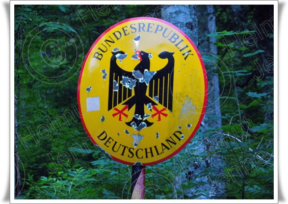 Bild Grenzschild grenzwertig von Helmut Jenne